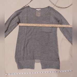 Andree Gray V-Neck Sweater